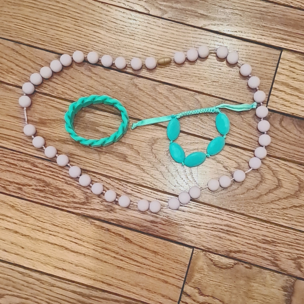 Chew beads jewelry for teething babies